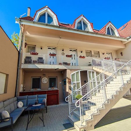Weinberger Vendeghaz Hotel Zamardi Ngoại thất bức ảnh