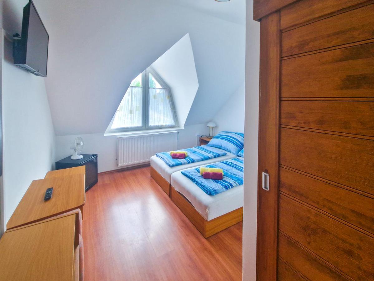 Weinberger Vendeghaz Hotel Zamardi Ngoại thất bức ảnh