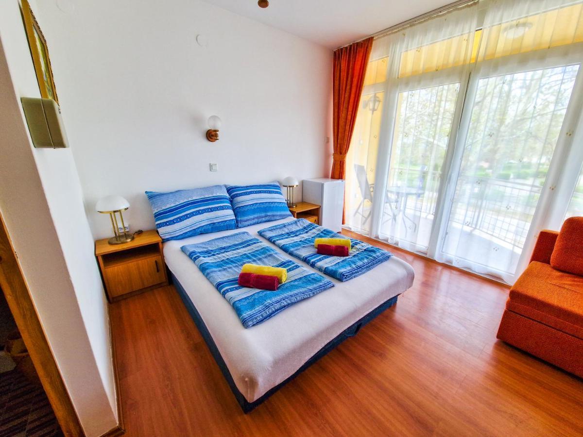 Weinberger Vendeghaz Hotel Zamardi Ngoại thất bức ảnh