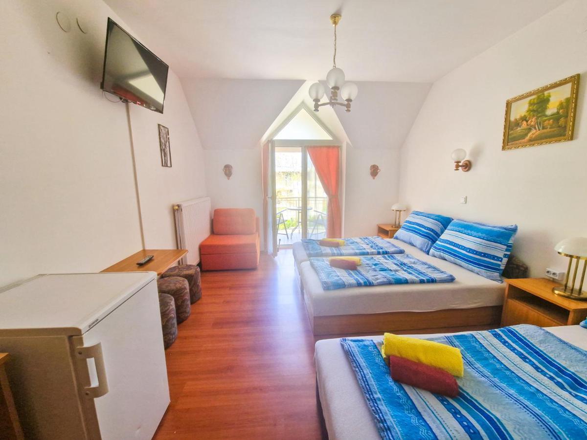 Weinberger Vendeghaz Hotel Zamardi Ngoại thất bức ảnh