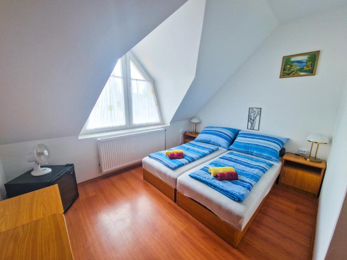 Weinberger Vendeghaz Hotel Zamardi Ngoại thất bức ảnh