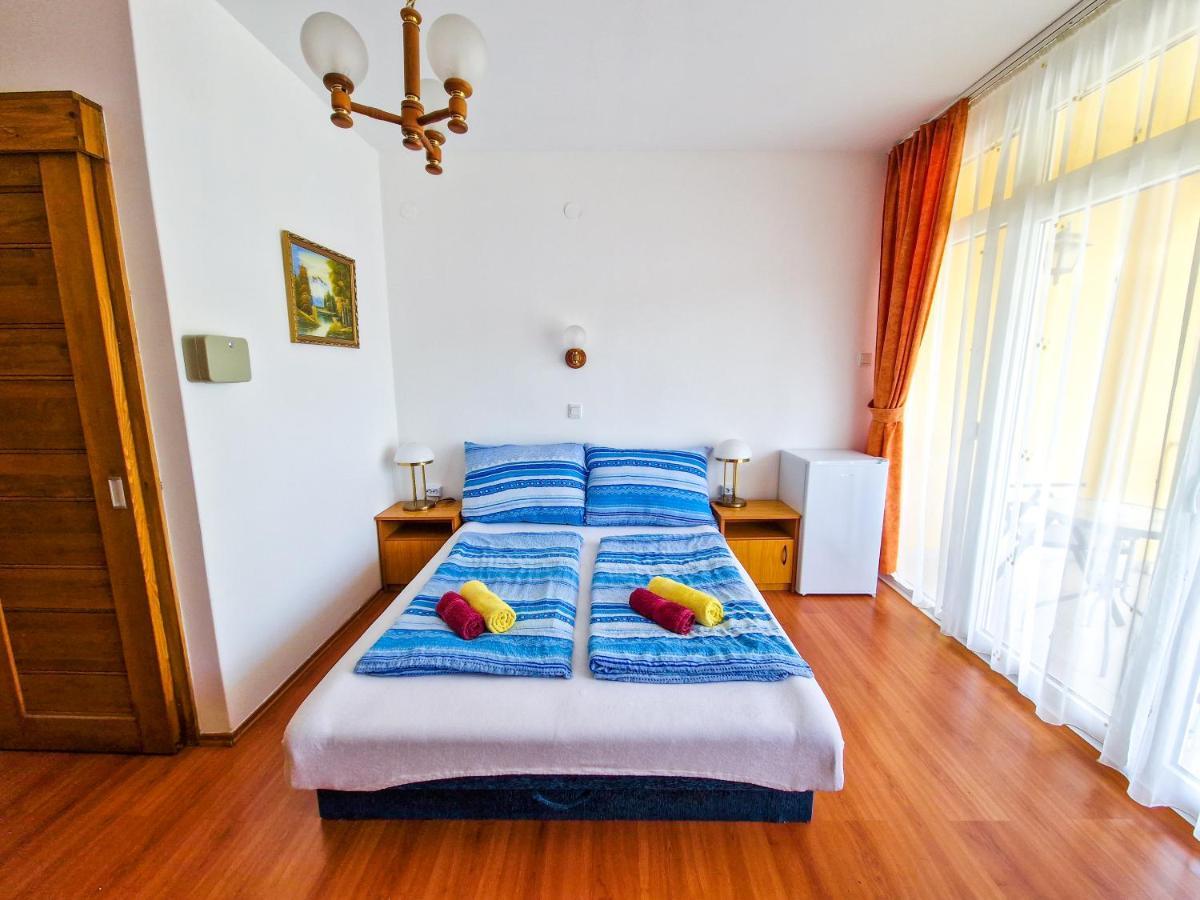 Weinberger Vendeghaz Hotel Zamardi Ngoại thất bức ảnh