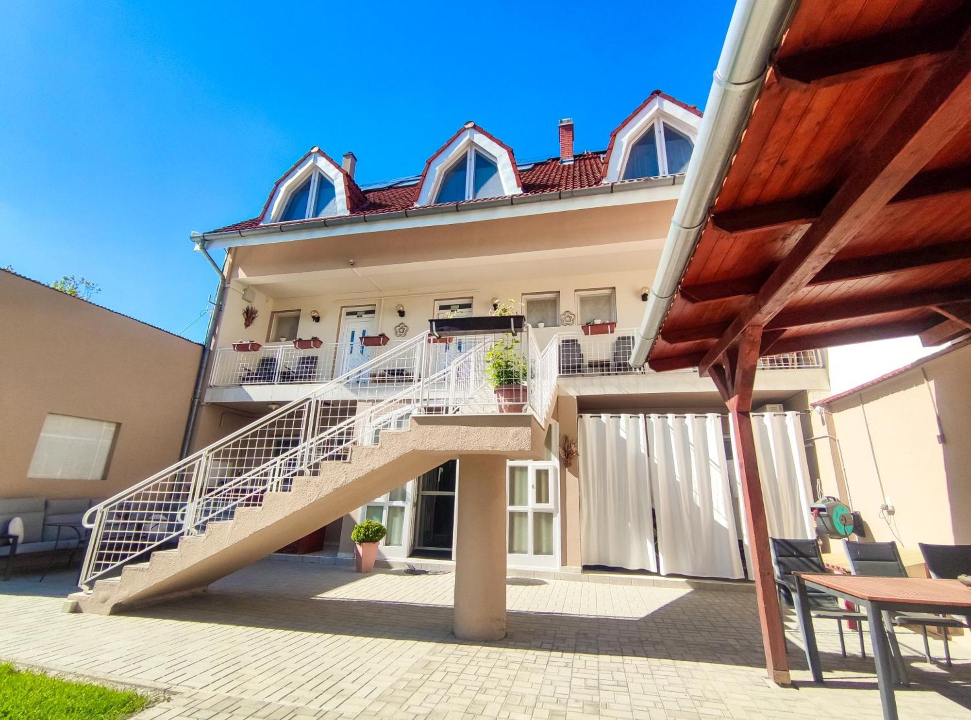 Weinberger Vendeghaz Hotel Zamardi Ngoại thất bức ảnh