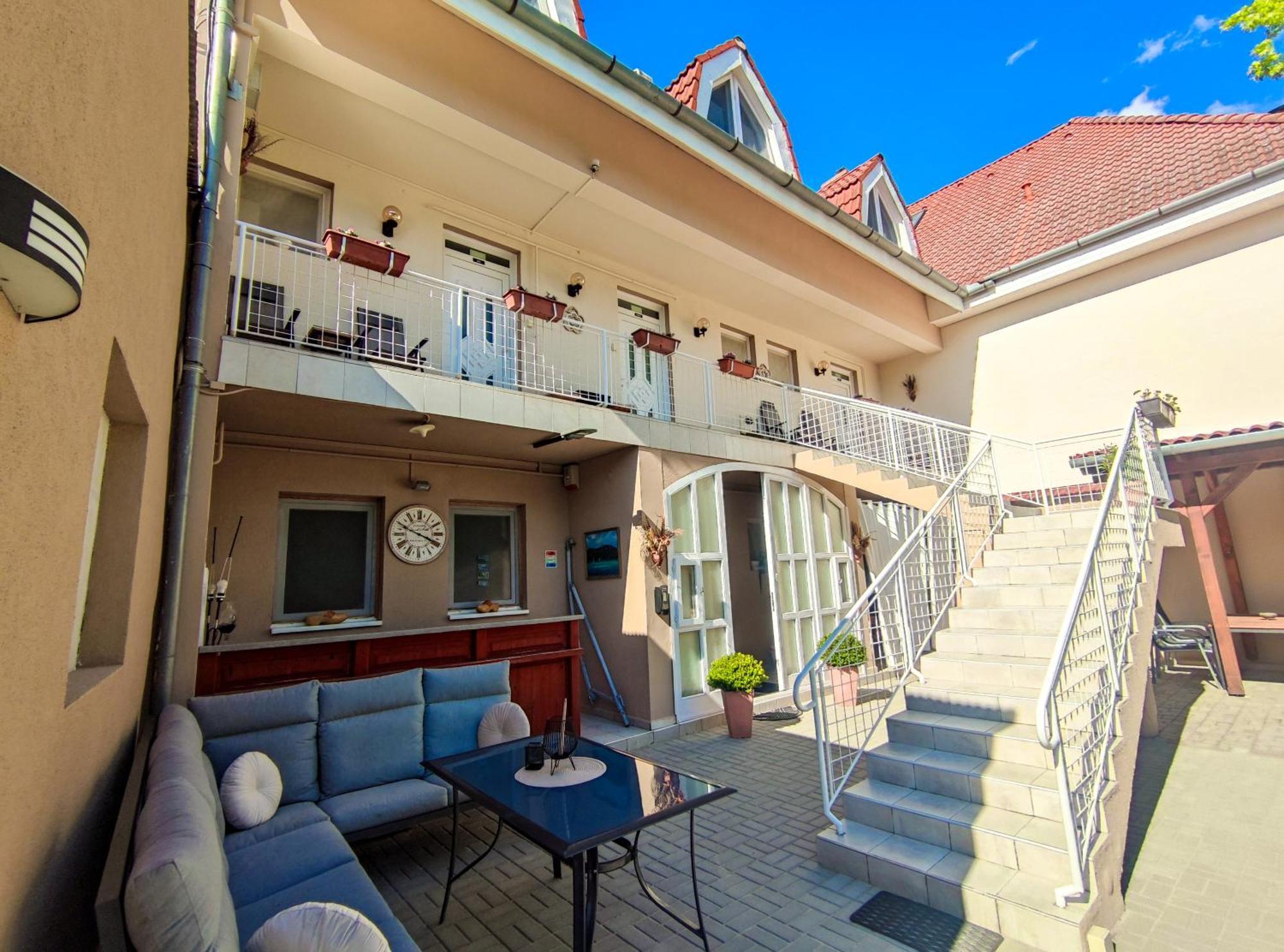Weinberger Vendeghaz Hotel Zamardi Ngoại thất bức ảnh